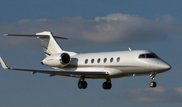 Bombardier Global 7500 private jet in flight.